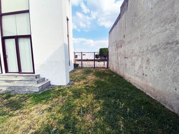 Casa en venta en Lomas de Angelópolis 1, en Cluster 222A, muy cerca de Sonata con 500m2 de jardín