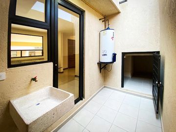 Casa en venta en Paseo del Fresno, con amplios espacios y acabados