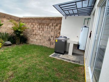 Casa en venta en Parque Castello, Mod. TERRA, Lomas de Angelópolis con alberca y amenidades