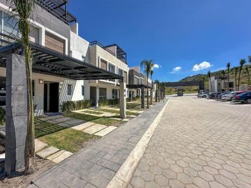 Casa en venta en Parque Castello, Mod. TERRA, Lomas de Angelópolis con alberca y amenidades