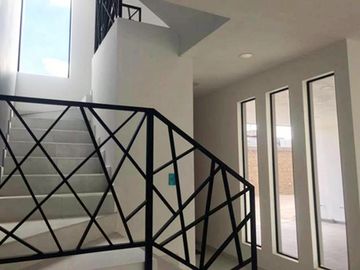 Casa en venta en Montebello Residencial, a unos metros de Parque Loro