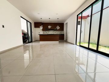 Casa en venta en Montebello Residencial, a unos metros de Parque Loro