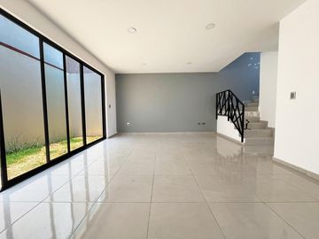 Casa en venta en Montebello Residencial, a unos metros de Parque Loro