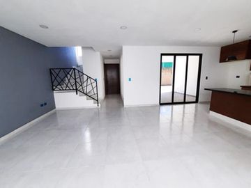 Casa en venta en Montebello Residencial, a unos metros de Parque Loro