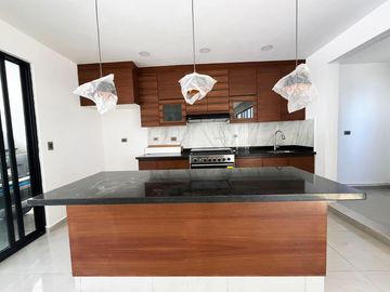 Casa en venta en Montebello Residencial, a unos metros de Parque Loro