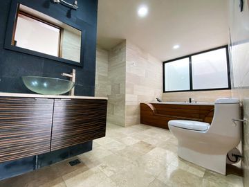 Casa en venta en Mallorca Park, con amplios espacios a 2min de Atlixcayotl y Chedraui Selecto