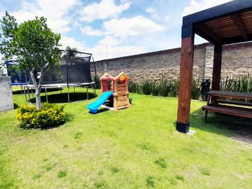 Casa en venta en Mallorca Park, con amplios espacios a 2min de Atlixcayotl y Chedraui Selecto