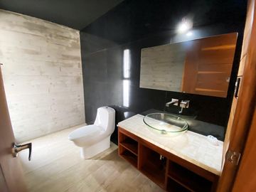 Casa en venta en Mallorca Park, con amplios espacios a 2min de Atlixcayotl y Chedraui Selecto