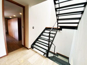 Casa en venta en Mallorca Park, con amplios espacios a 2min de Atlixcayotl y Chedraui Selecto