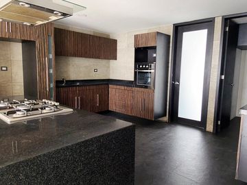 Casa en venta en Mallorca Park, con amplios espacios a 2min de Atlixcayotl y Chedraui Selecto