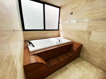 Casa en venta en Mallorca Park, con amplios espacios a 2min de Atlixcayotl y Chedraui Selecto
