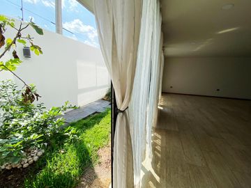 Casa en venta en Mallorca Park, con amplios espacios a 2min de Atlixcayotl y Chedraui Selecto