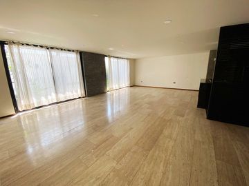 Casa en venta en Mallorca Park, con amplios espacios a 2min de Atlixcayotl y Chedraui Selecto