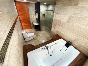 Casa en venta en Mallorca Park, con amplios espacios a 2min de Atlixcayotl y Chedraui Selecto