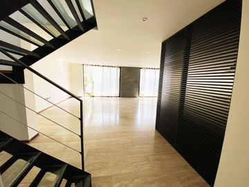 Casa en venta en Mallorca Park, con amplios espacios a 2min de Atlixcayotl y Chedraui Selecto