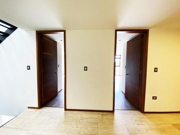 Casa en venta en Mallorca Park, con amplios espacios a 2min de Atlixcayotl y Chedraui Selecto