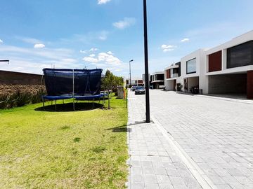 Casa en venta en Mallorca Park, con amplios espacios a 2min de Atlixcayotl y Chedraui Selecto