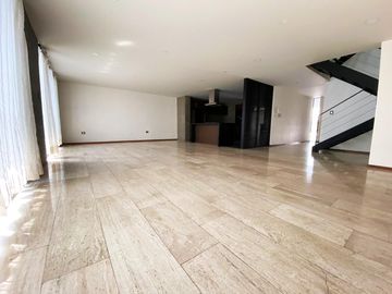 Casa en venta en Mallorca Park, con amplios espacios a 2min de Atlixcayotl y Chedraui Selecto