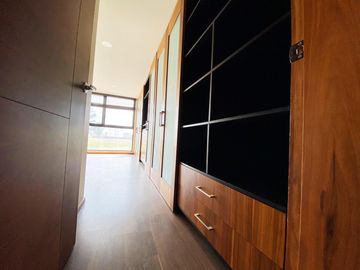Casa en venta en Mallorca Park, con amplios espacios a 2min de Atlixcayotl y Chedraui Selecto
