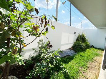 Casa en venta en Mallorca Park, con amplios espacios a 2min de Atlixcayotl y Chedraui Selecto