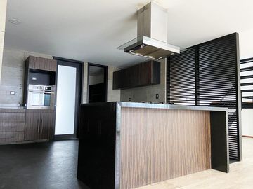 Casa en venta en Mallorca Park, con amplios espacios a 2min de Atlixcayotl y Chedraui Selecto