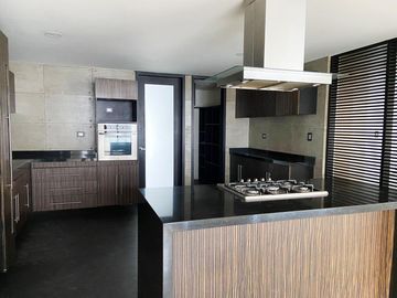 Casa en venta en Mallorca Park, con amplios espacios a 2min de Atlixcayotl y Chedraui Selecto