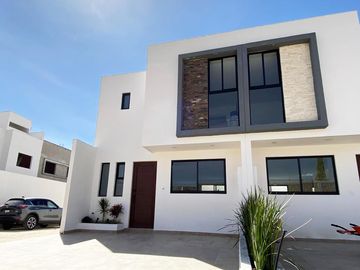 Casa en venta en Parque Real, Cuautlancingo. 2 niveles, exclusivas amenidades desde $1,994,000