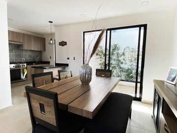 Casa en venta en Parque Real, Cuautlancingo. 2 niveles, exclusivas amenidades desde $1,994,000