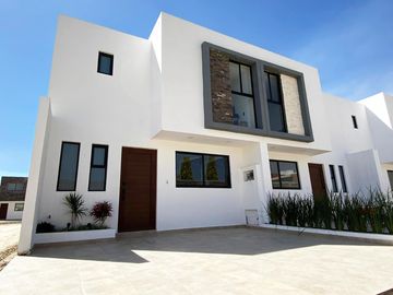 Casa en venta en Parque Real, Cuautlancingo. 2 niveles, exclusivas amenidades desde $1,994,000