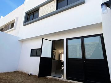 Casa en venta en Parque Real, Cuautlancingo. 3 niveles, exclusivas amenidades desde $2,600,750