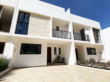 Casa en venta en Parque Real, Cuautlancingo. 3 niveles, exclusivas amenidades desde $2,600,750