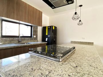 Casa en venta en Parque Real, Cuautlancingo. 3 niveles, exclusivas amenidades desde $2,600,750