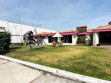 Casa en venta en Fracc. Fundadores de Zavaleta, con alberca, palapa, jardín y más de 1,000m2