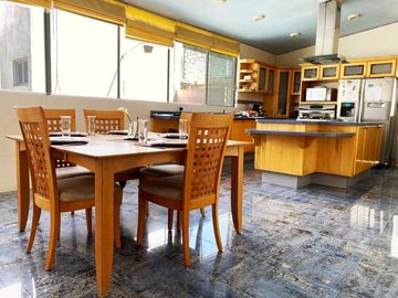 Casa en venta en Fracc. Fundadores de Zavaleta, con alberca, palapa, jardín y más de 1,000m2