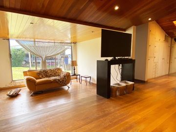 Casa en venta en Fracc. Fundadores de Zavaleta, con alberca, palapa, jardín y más de 1,000m2