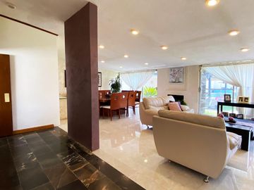 Casa en venta en Fracc. Fundadores de Zavaleta, con alberca, palapa, jardín y más de 1,000m2