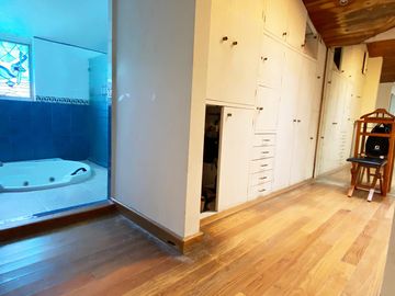 Casa en venta en Fracc. Fundadores de Zavaleta, con alberca, palapa, jardín y más de 1,000m2