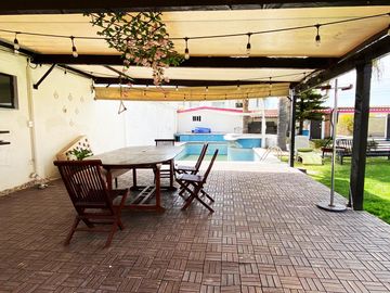Casa en venta en Fracc. Fundadores de Zavaleta, con alberca, palapa, jardín y más de 1,000m2