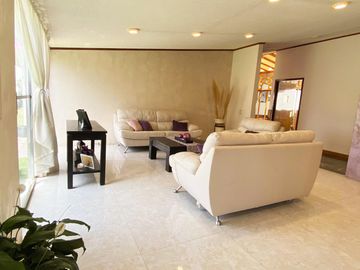 Casa en venta en Fracc. Fundadores de Zavaleta, con alberca, palapa, jardín y más de 1,000m2