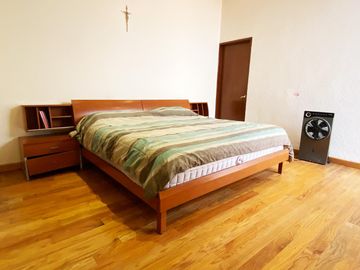 Casa en venta en Fracc. Fundadores de Zavaleta, con alberca, palapa, jardín y más de 1,000m2