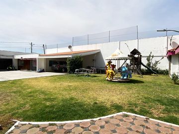 Casa en venta en Fracc. Fundadores de Zavaleta, con alberca, palapa, jardín y más de 1,000m2