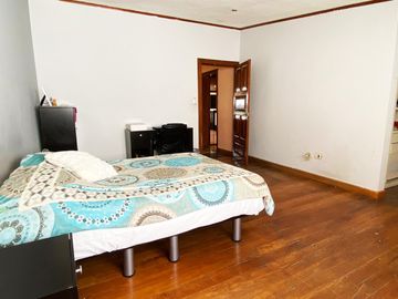 Casa en venta en Fracc. Fundadores de Zavaleta, con alberca, palapa, jardín y más de 1,000m2