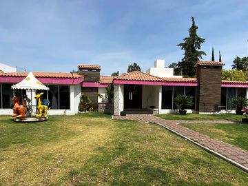 Casa en venta en Fracc. Fundadores de Zavaleta, con alberca, palapa, jardín y más de 1,000m2