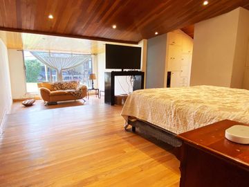 Casa en venta en Fracc. Fundadores de Zavaleta, con alberca, palapa, jardín y más de 1,000m2