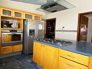 Casa en venta en Fracc. Fundadores de Zavaleta, con alberca, palapa, jardín y más de 1,000m2
