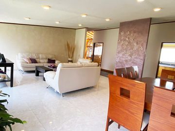 Casa en venta en Fracc. Fundadores de Zavaleta, con alberca, palapa, jardín y más de 1,000m2