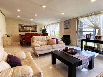 Casa en venta en Fracc. Fundadores de Zavaleta, con alberca, palapa, jardín y más de 1,000m2