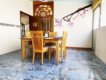 Casa en venta en Fracc. Fundadores de Zavaleta, con alberca, palapa, jardín y más de 1,000m2