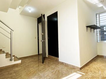 Casa en venta en zona de Ciudad Judicial, totalmente REMODELADA Y AMPLIADA