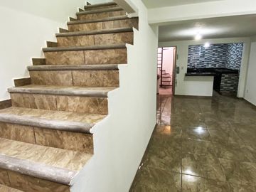 Casa en venta en zona de Ciudad Judicial, totalmente REMODELADA Y AMPLIADA